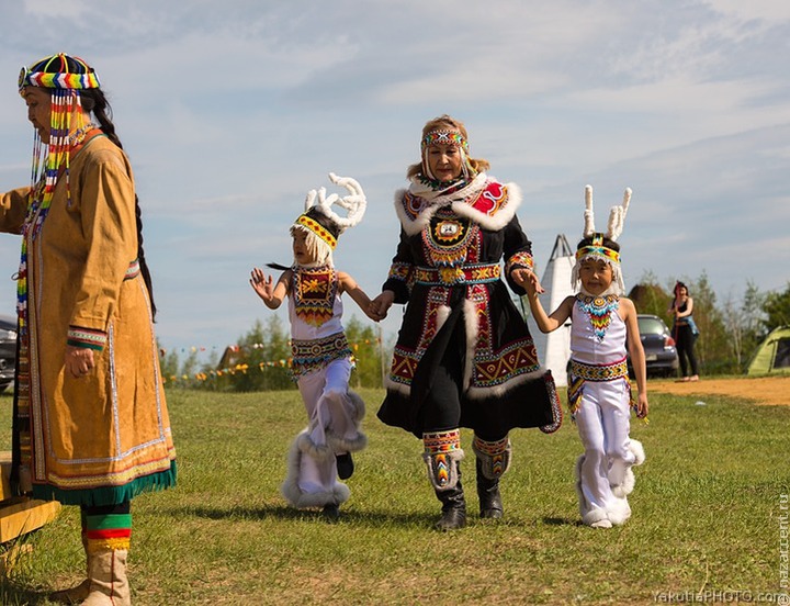 Жители Ненецкого округа наденут национальные костюмы в честь Дня коренных народов мира