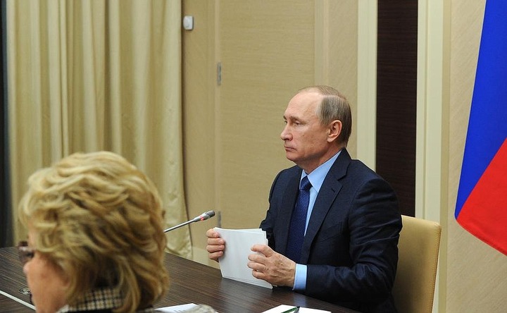 Путин призвал Совбез пресекать попытки втянуть нелегалов в криминал