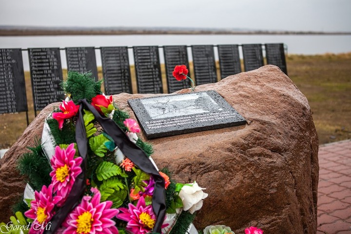 В Ижме открыли памятник олене-лыжному батальону
