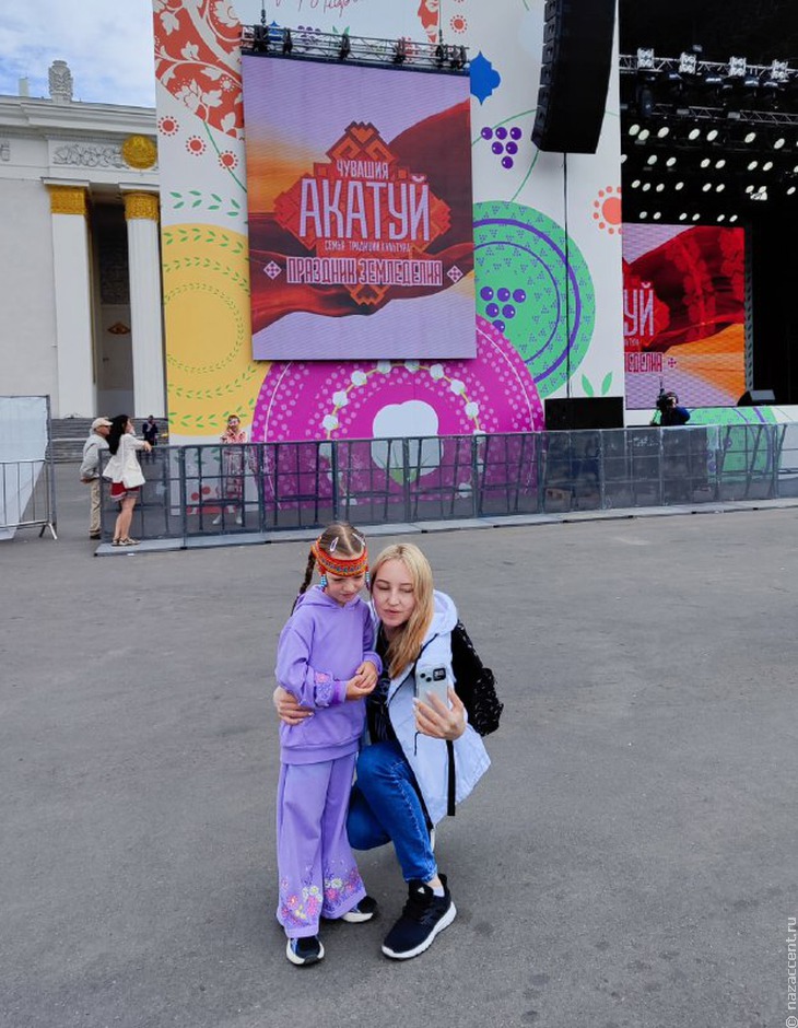 Шествие в костюмах, хоровод и керешу: в Москве отметили Всечувашский "Акатуй" - Национальный акцент