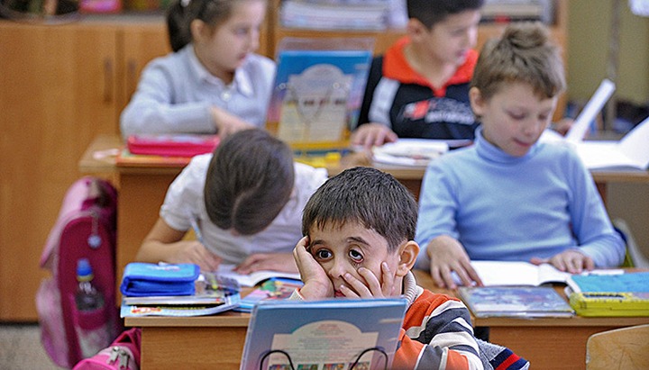 Дети мигрантов будут учиться по специальным учебникам