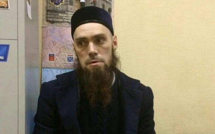 Ошибочно названный террористом мужчина в тюбетейке пожаловался на травлю