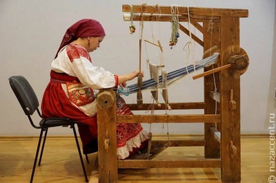 В России входят в моду старинные ткацкие станки