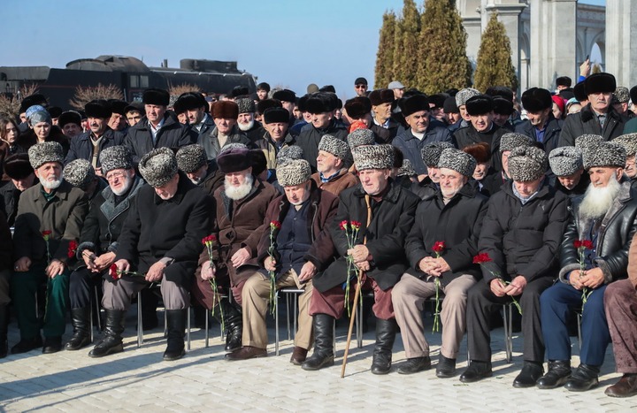 Память депортированных 75 лет назад чеченцев и ингушей почтили в республиках