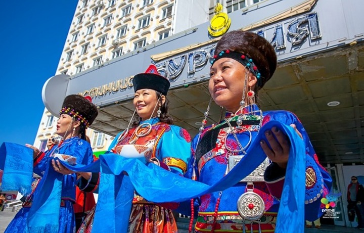 В Бурятии открылся фестиваль национальных театров "Алтан Сэргэ"