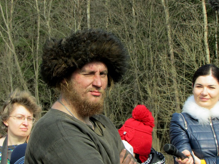 Один в прошлом: В Подмосковье реконструктор перезимовал в условиях Х века