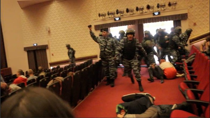 ОМОН задержал участников съезда националистического сообщества "Реструкт"
