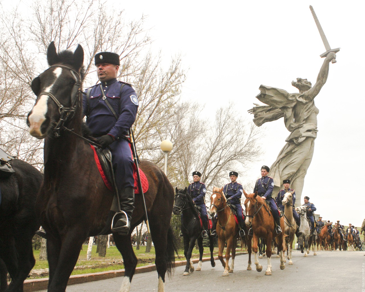 Старт казачьего конного перехода из Волгограда в Севастополь