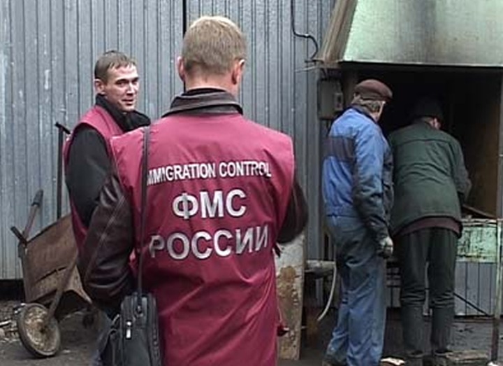 Полиция Москвы предложила брать с мигрантов при въезде деньги на обратный билет