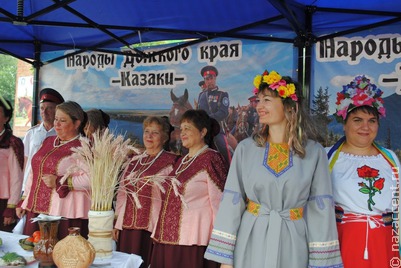 Гости казачьего фестиваля в Ростовской области научатся фланкировке шашкой и катанию на лошади