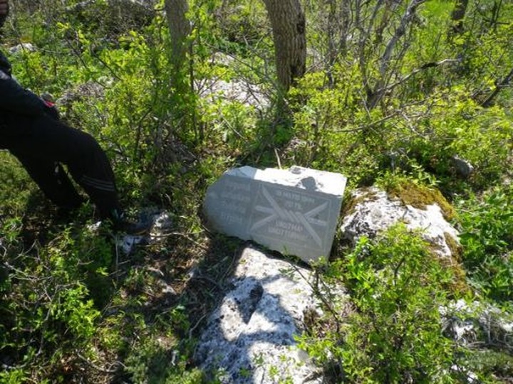 В Крыму разгромили памятник депортированным крымским татарам