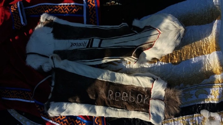 Национальные северные костюмы с надписями "Reebok" и "Adidas" появились на Ямале