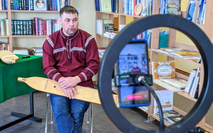 Трансляцию об инструментах обских угров провели в Югре