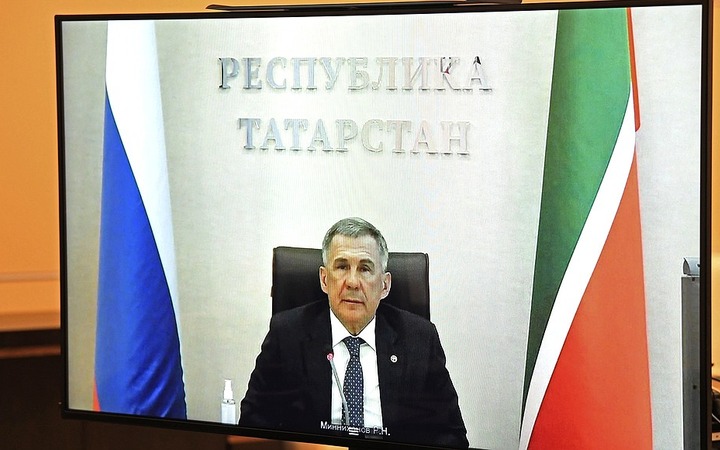 Минниханов — Путину: "Праздники каждый будет праздновать дома"