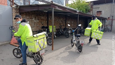 В Санкт-Петербурге мигрантам решили запретить работать курьерами и таксистами