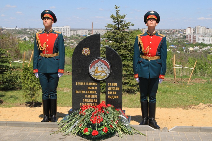 На Мамаевом кургане открыли памятник погибшим в Сталинградской битве осетинам