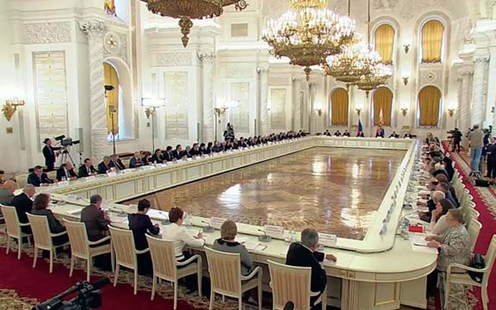 Путин назвал проблемой обучение национальным языкам за счет русского
