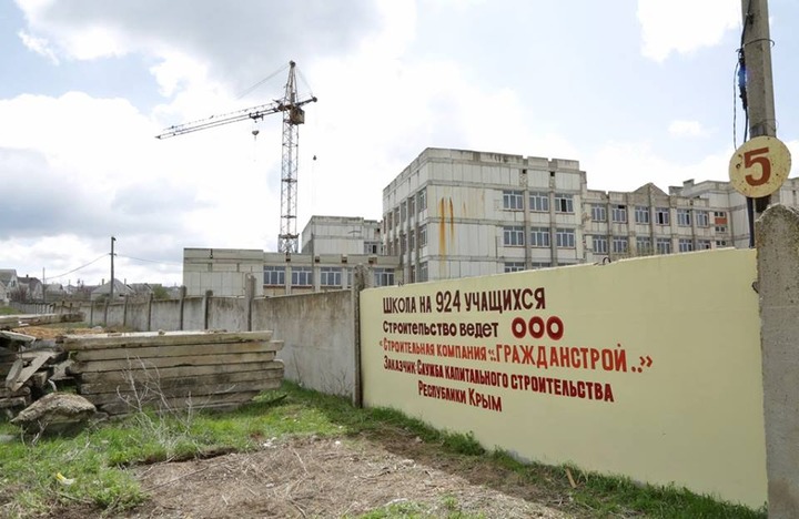 Аксенов пообещал крымским татарам новую школу