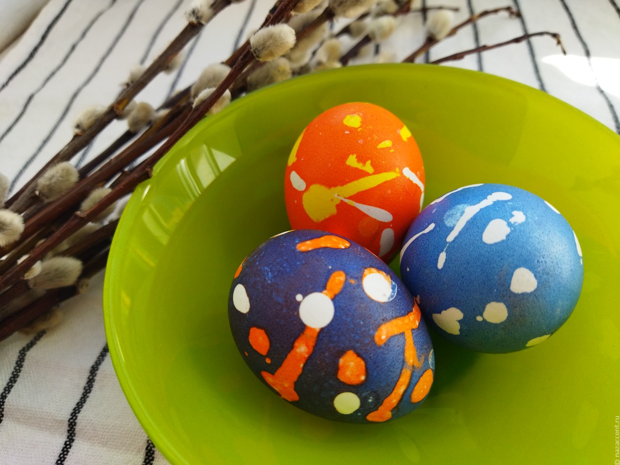 Как покрасить яйца на Пасху: делаем крапанку