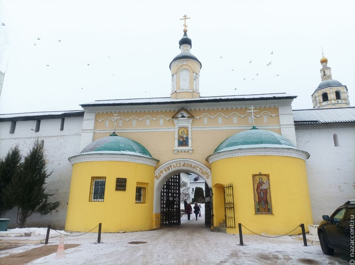Пафнутьево-Боровский монастырь в Калужской области зимой