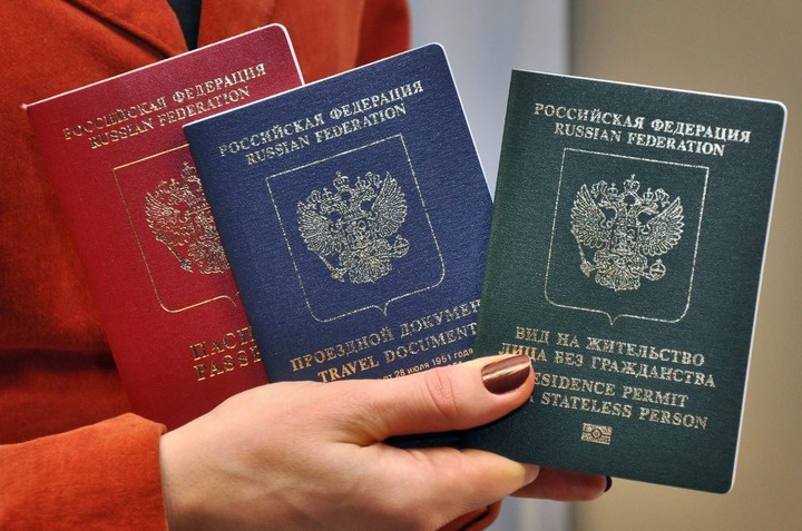 Власти РФ сократили квоты на временное проживание в России