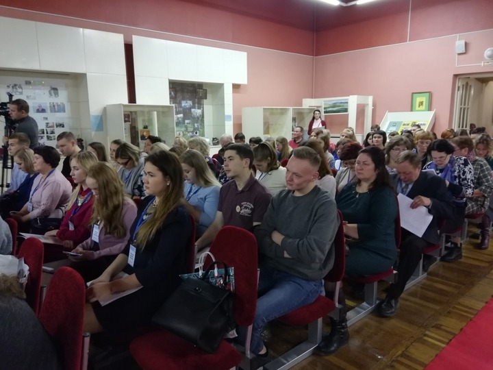 Конференция "Родные языки в условиях двуязычия" открылась в Сыктывкаре