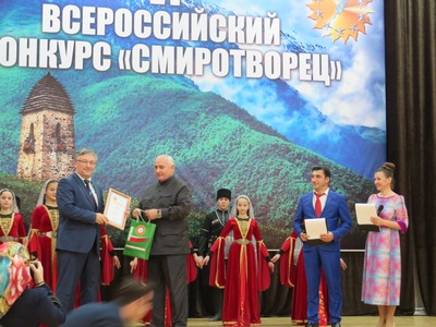 В Грозном наградили победителей окружного этапа "СМИротворца"