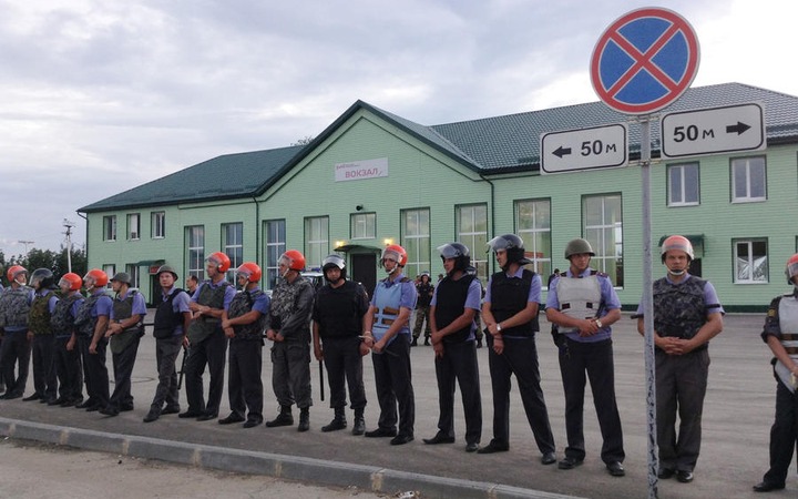 Напавшему на полицейского с вилами чеченцу продлили срок содержания под стражей
