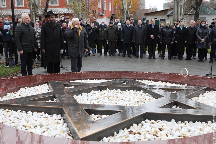 Памятный знак жертвам Холокоста открыли в Волгограде 9 ноября