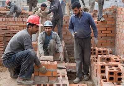 Дополнительный контроль за мигрантами-строителями возложат на генподрядчиков