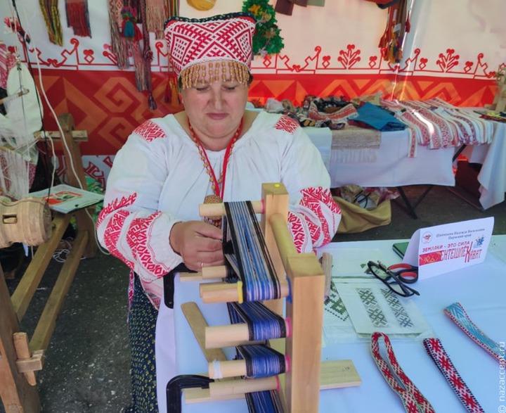 Мастера ручного ткачества со всей России собрались на фестивале в Удмуртии