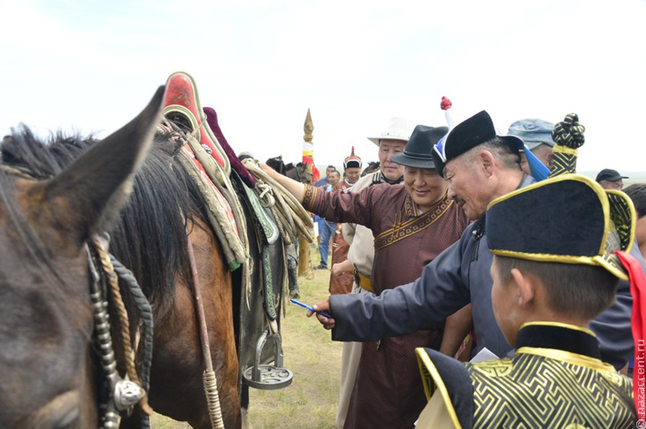 Тувинский героический эпос перевели на якутский язык