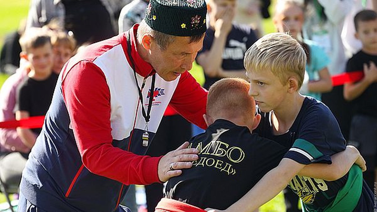 Школьники Барнаула познакомились с борьбой корэш