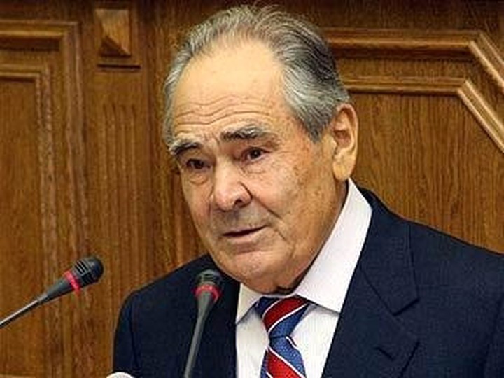 Минтимер Шаймиев вылетел на встречу с экс-главой крымских татар