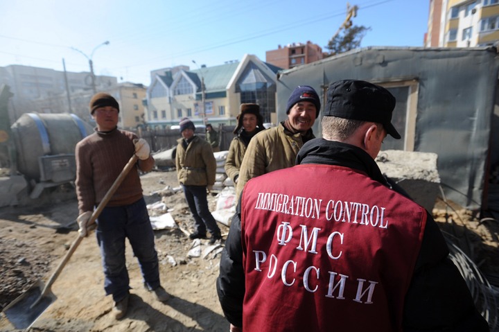 Совет по правам человека предложил отменить депортацию мигрантов