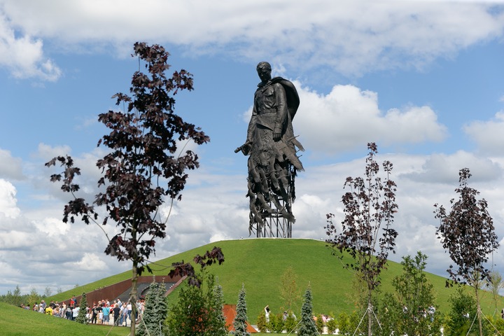 Подо Ржевом открыли поисковый лагерь в честь якутского снайпера