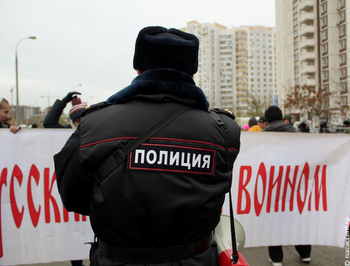 Одного из организаторов "Русского марша" в Москве задержали за отказ показать паспорт