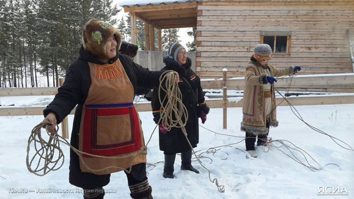 Якутские эвенки встретили первый снег