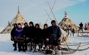 Коренные жители западной сибири. Сибирские ненцы. Ненцы эвенки. Якуты Ханты манси ненцы. Якуты, чукчи, Ханты, ненцы.