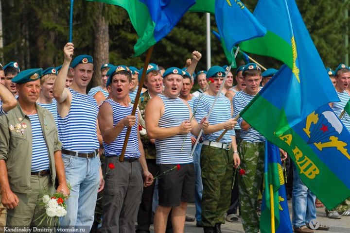 В Пугачеве на время празднования дня ВДВ полиция взяла под охрану семью Назировых-Хайдаевых