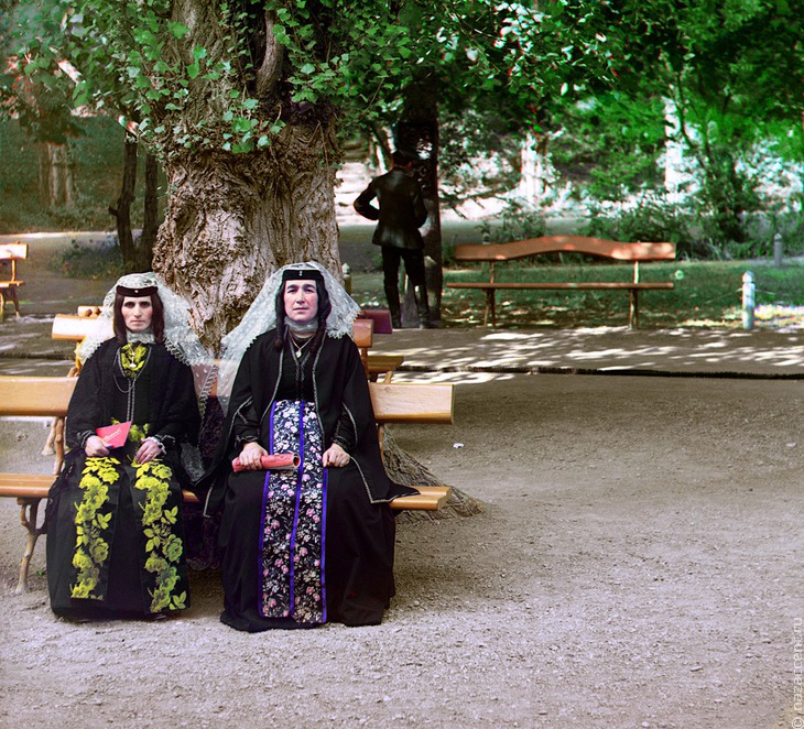 Национальные костюмы армян - Национальный акцент