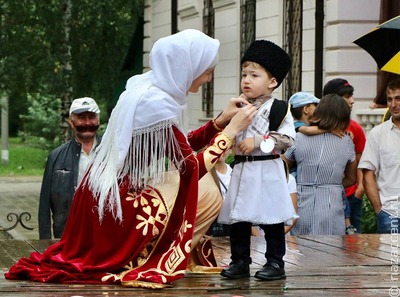 Жители Карачаево-Черкесии могут принять участие в челлендже "Один день в национальном костюме"