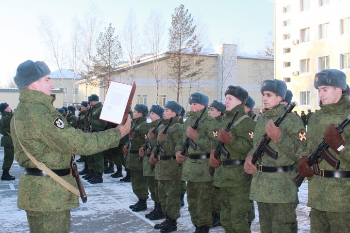 Из военной присяги хотят убрать слово "клянусь" с учетом "национальных особенностей" военнослужащих