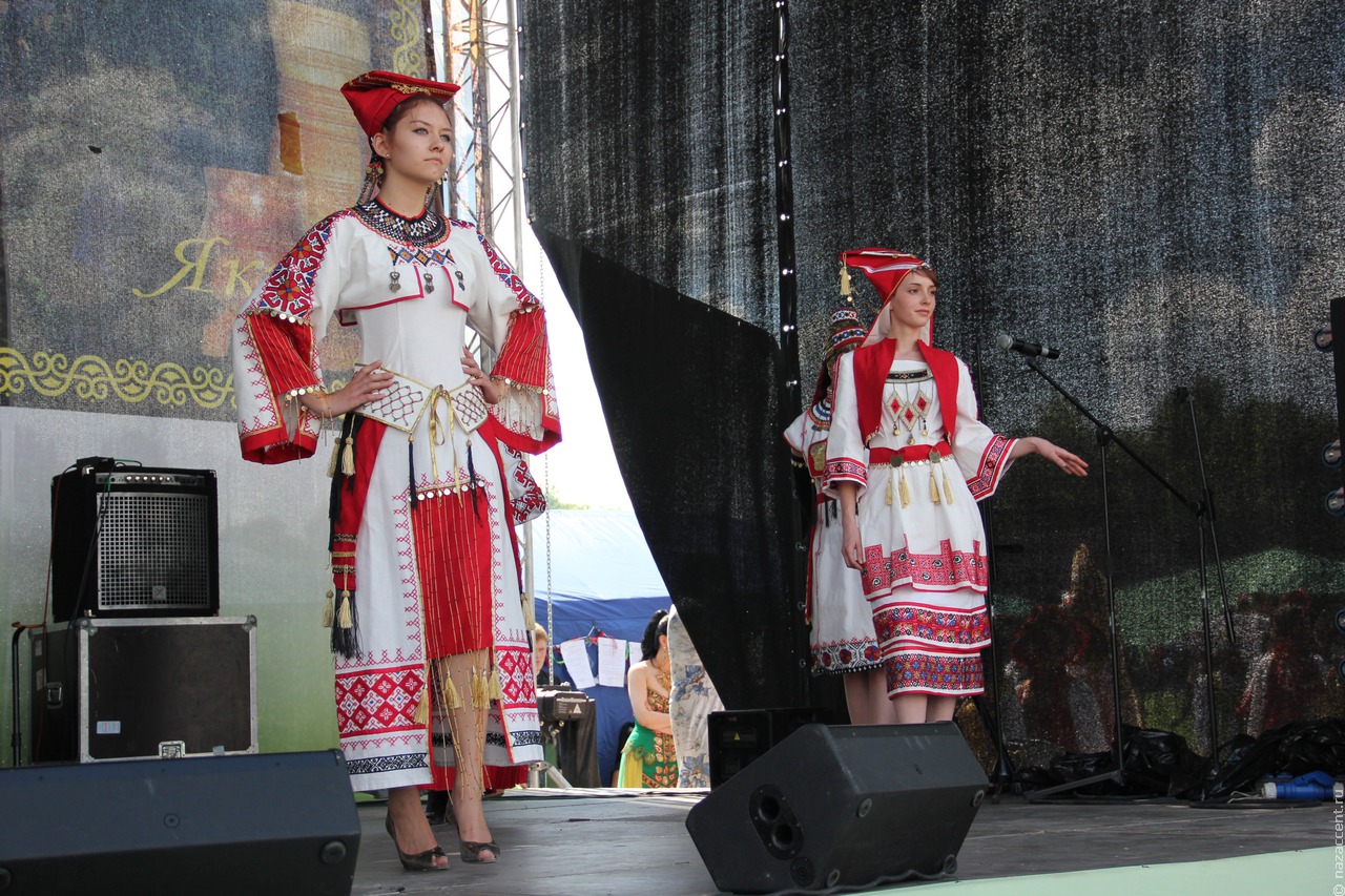 Фестиваль национального костюма в рамках конкурса "Этно-Эрато"