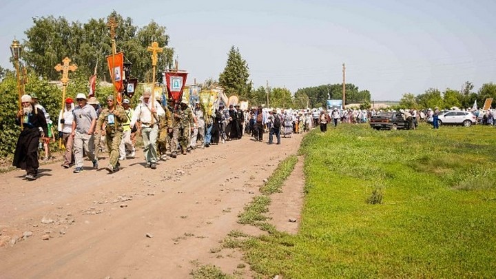 В Алтайском крае вопреки рекомендации Роспотребнадзора верующие отправились в крестный ход