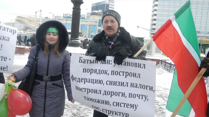 В Казани Союз татарской молодежи провел пикет в честь хана Батыя