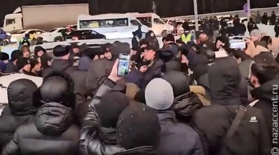 Более 80 мигрантов задержали в Москве после стычки с полицейским у рынка "Садовод"
