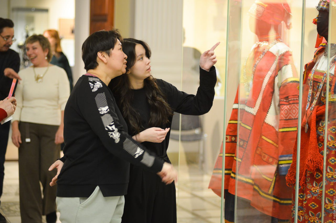 В Новосибирске открылась выставка, посвященная русским традиционным костюмам