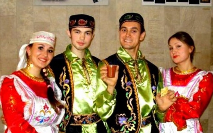 Нам татарам лишь бы даром?
