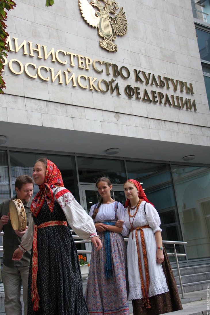 Народные гуляния против закрытия Центра русского фольклора - Национальный акцент